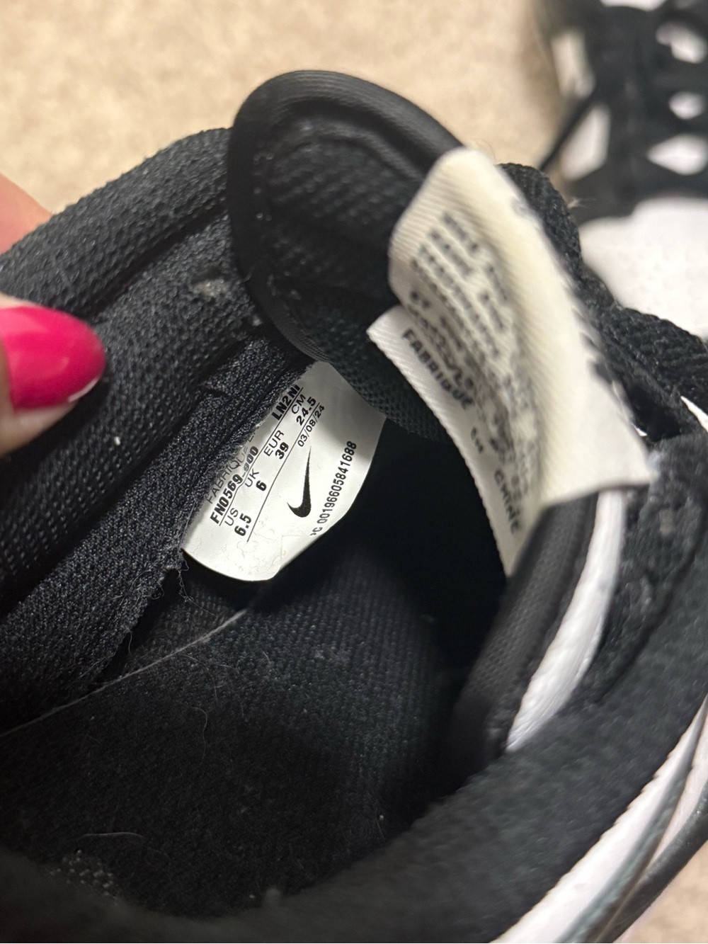 Nike Black and White Low-Top Sneakers - Picture 5 of 5